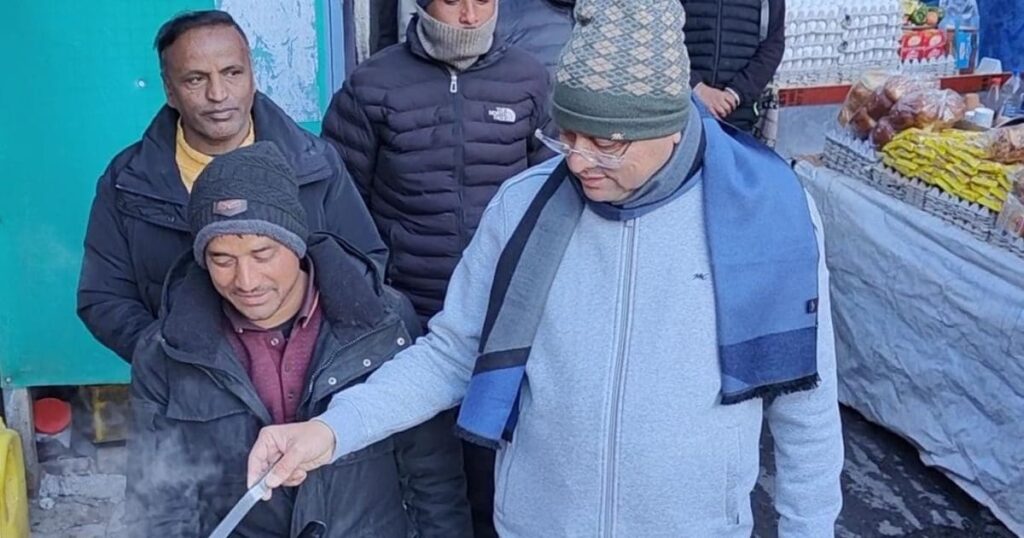 Nainital News | नैनीताल में क्यों चायवाला बन गए उत्तराखंड के सीएम धामी? सड़क पर वॉक करने लगे, टूरिस्टों से क्या-क्या बातचीत की…