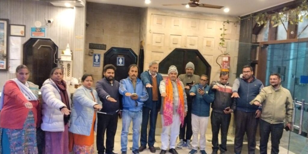 शपथ ग्रहण : सिटी प्रेस क्लब के अध्यक्ष के रूप में ठाकुर मनोजानन्द महामंत्री कमल अग्रवाल कोषाध्यक्ष ममता चौहान ने ली शपथ