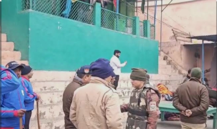 हरिद्वार के कलियर में सरकारी सिंचाई विभाग की भूमि पर बनी मज़ार को उत्तर प्रदेश के योगी सरकार, उत्तराखंड के धामी सरकार के प्रशासन ने ध्वस्त किया।