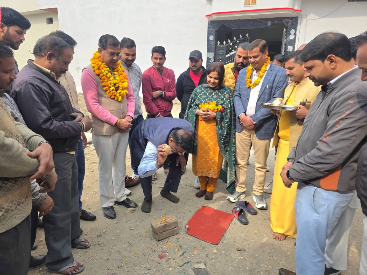 रानीपुर विधायक आदेश चौहान ने किया आंतरिक सड़क व पुलिया निर्माण कार्य का शुभारंभ