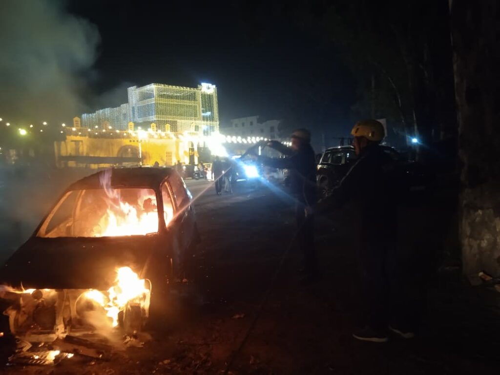 चलती कार में लगी आग पर पाया काबू, बड़ा हादसा टला