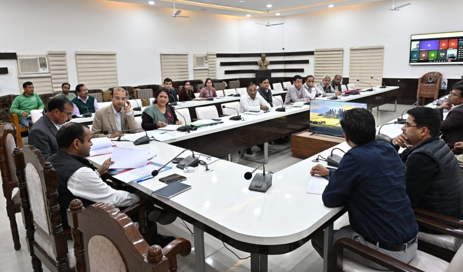 आपदा प्रबन्धन के तहत जो भी निर्माण कार्य पूर्ण किए गये है उन कार्य की यू सी तत्काल जिला आपदा प्रबन्धन कार्यालय को उपलब्ध कराने के दिए निर्देश