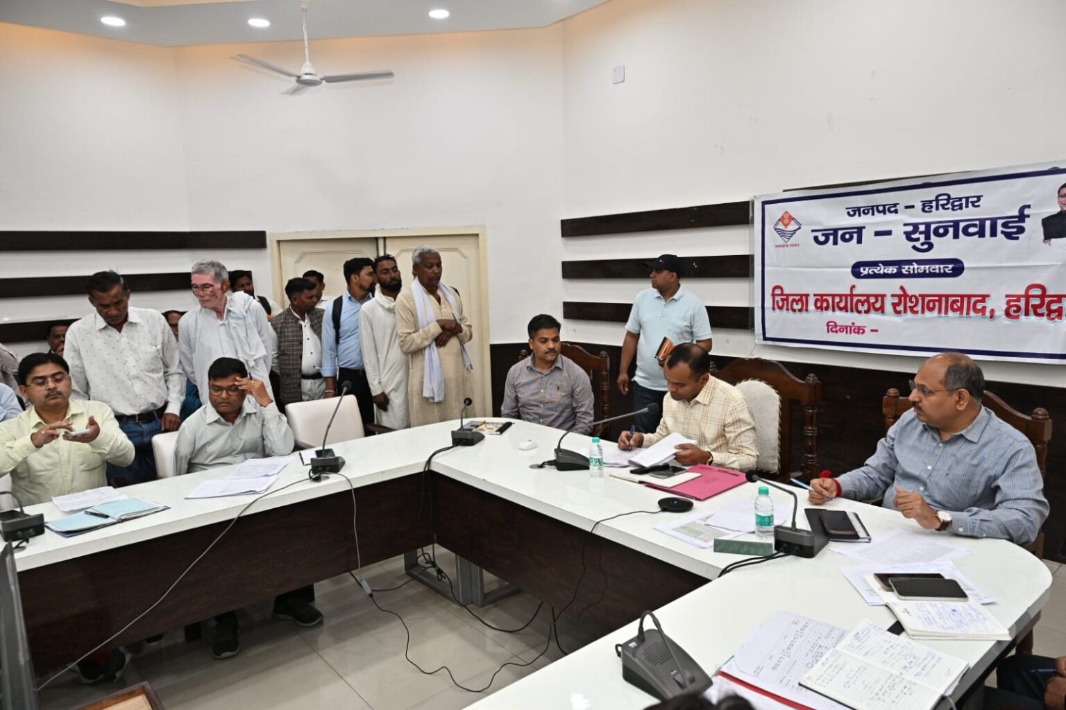 जनसुनवाई कार्यक्रम में विभिन्न विभागों से संबंधित 61 समस्याएं की गई दर्ज,जिसमें से मौके पर 35 समस्याओं का किया गया निस्तारण तथा शेष शिकायतों को संबंधित अधिकारियों को त्वरित निराकरण हेतु किया गया प्रेषित