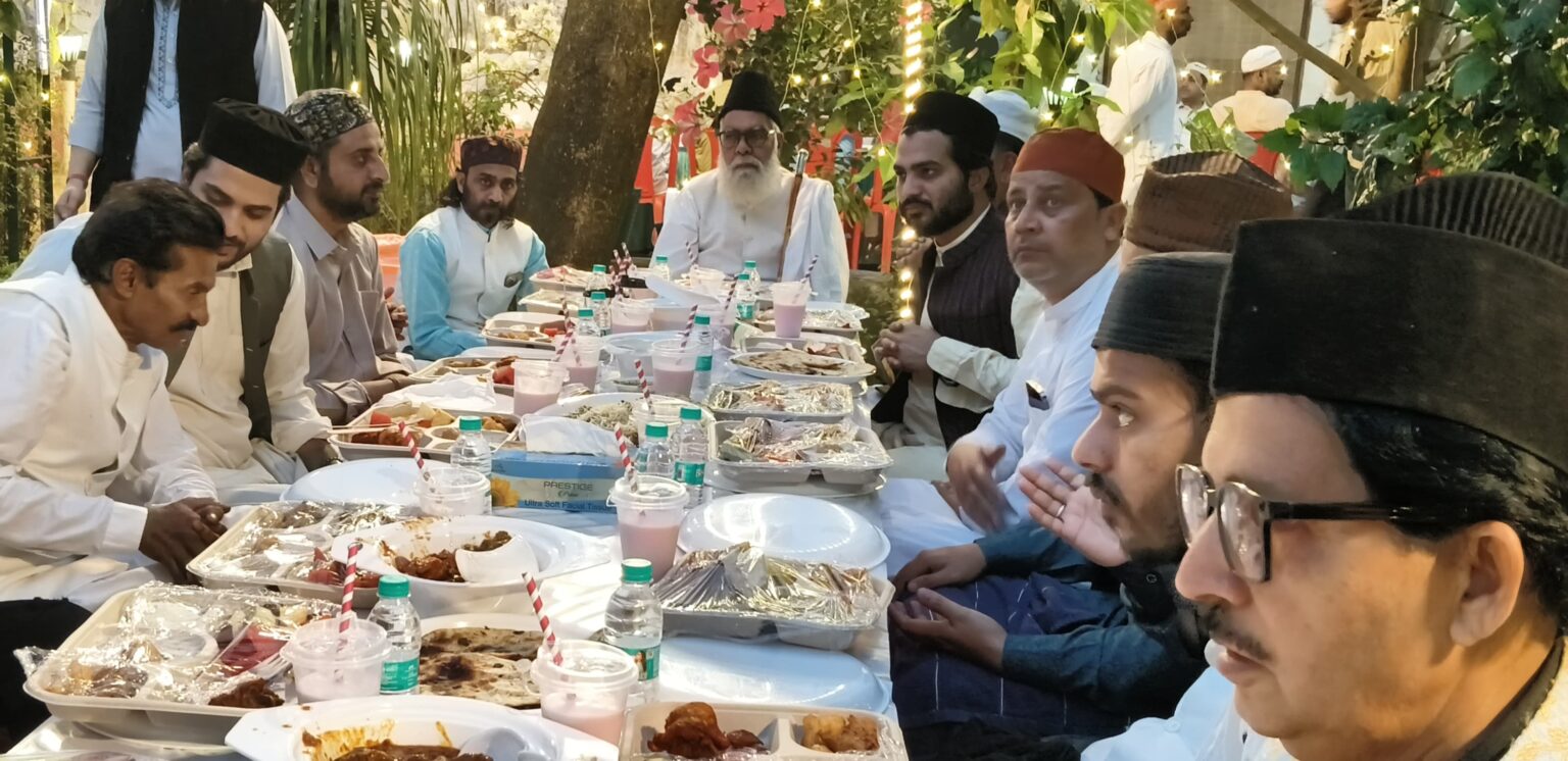 हजरत शाह नन्हे मियां साबरी की खानकाह पर हुआ सामूहिक रोजा इफ्तार पार्टी का आयोजन,मांगी अमनो-सलामती की दुआएं