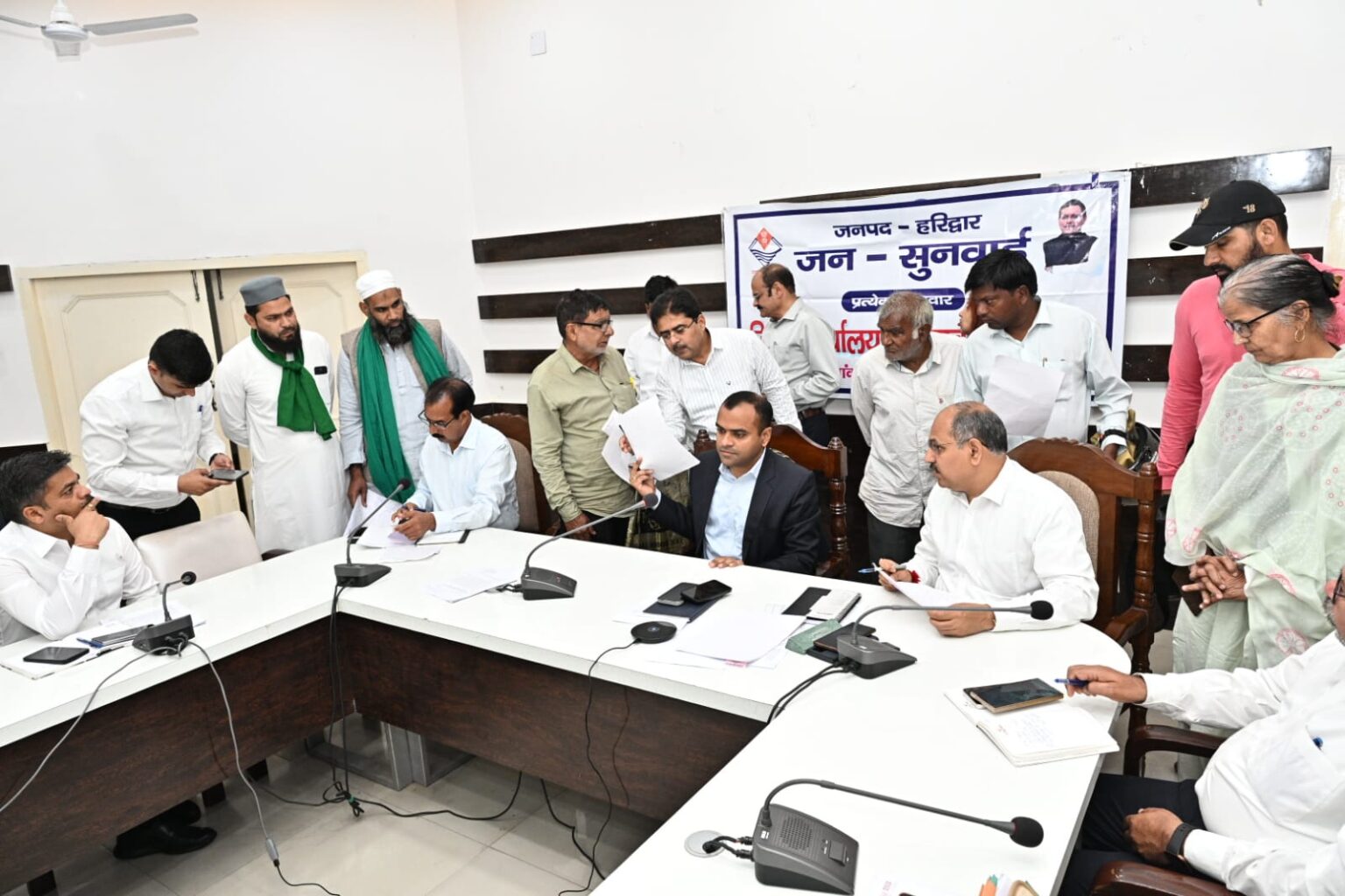 जनसुनवाई कार्यक्रम में विभिन्न विभागों से संबंधित 70 समस्याएं की गई दर्ज,जिसमें से मौके पर 38 समस्याओं का किया गया निस्तारण तथा शेष शिकायतों को संबंधित अधिकारियों को त्वरित निराकरण हेतु किया गया प्रेषित