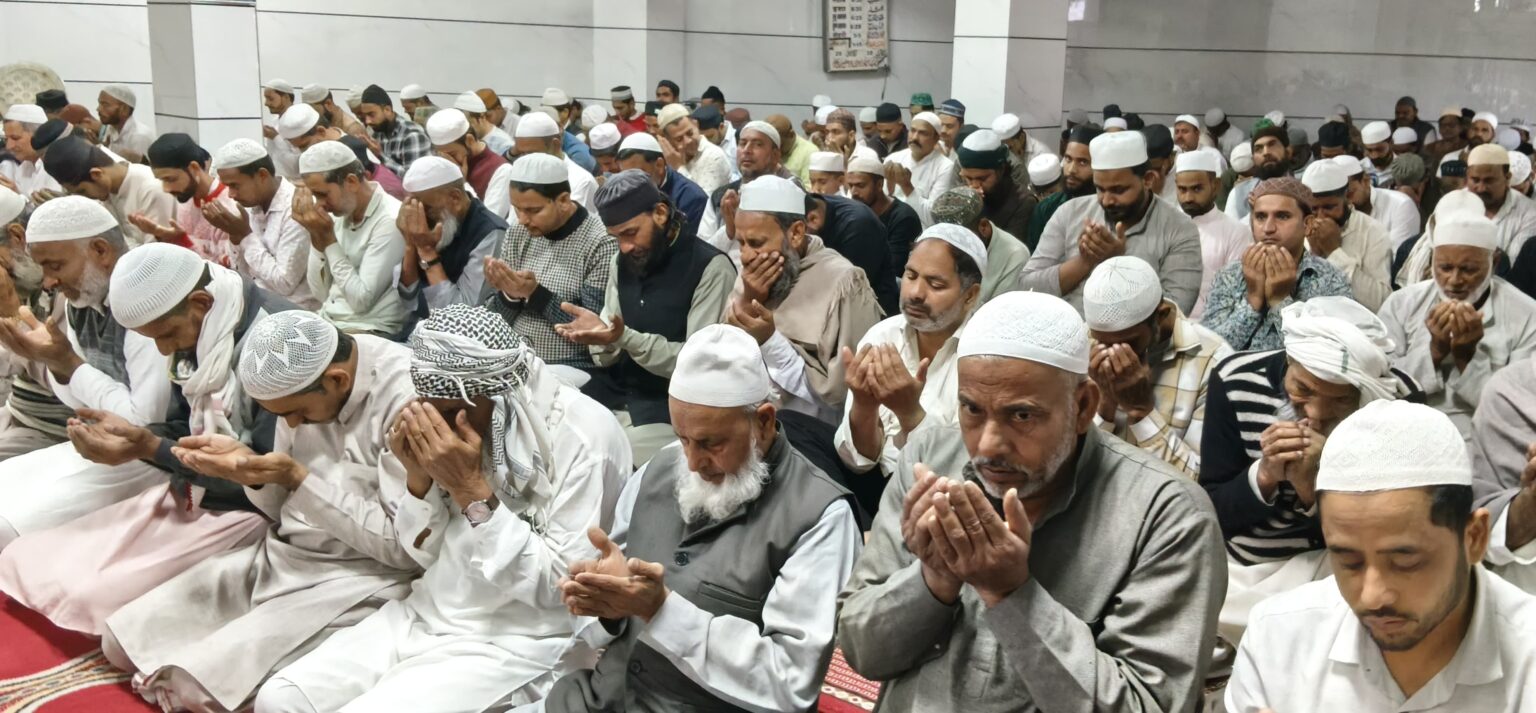 अलविदा जुमा की नमाज अकीदत के साथ की गई अदा,जामा मस्जिद सहित अनेक मस्जिदों में नमाज के बाद की गई शांति और अमनों-सलामती की दुआएं