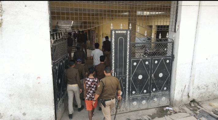 सिडकुल में पुलिस का सघन सत्यापन अभियान, 407 लोगों की जांच -50 मकान मालिकों पर ₹5 लाख का चालान