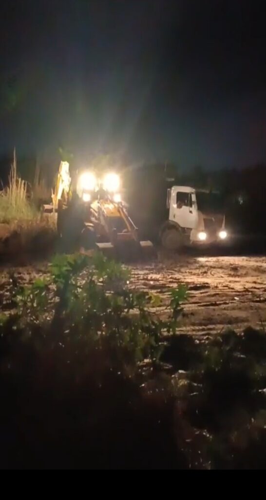 धरती का सीना चीरकर निकाली जा रही मिट्टी, ज्वालापुर ट्रांसपोर्ट नगर में रातभर दौड़ रहे डंपर