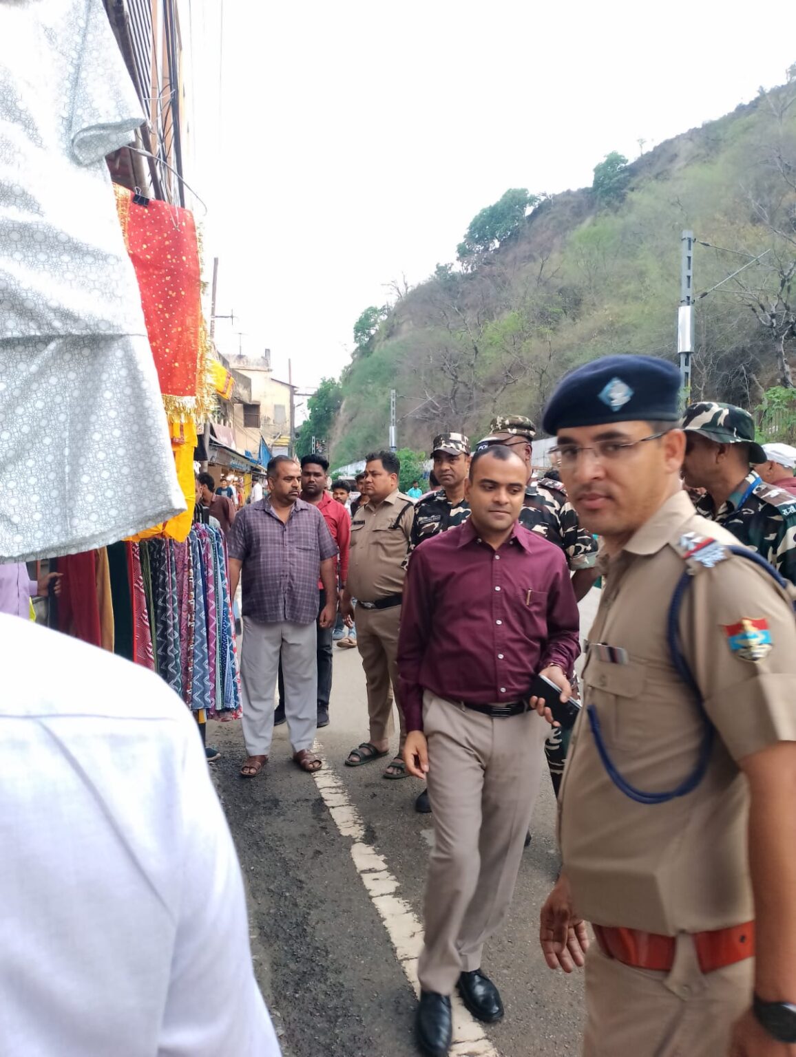 चल रही चार धाम एवं आगामी कांवड़ यात्रा को लेकर जिलाधिकारी ने अतिक्रमण पर लिया सख्त संज्ञान।