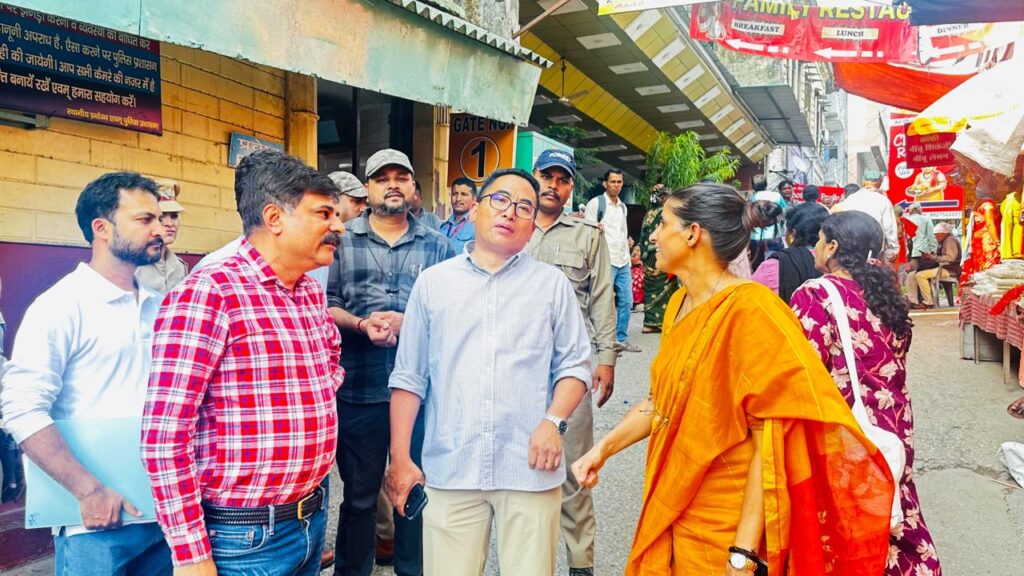 मेलाधिकारी ने मनसा देवी मार्ग सहित हरकीपैड़ी से ललतारौ पुल तक गलियों के सुधार एवं सौंदर्यीकरण कार्यों का किया निरीक्षण।