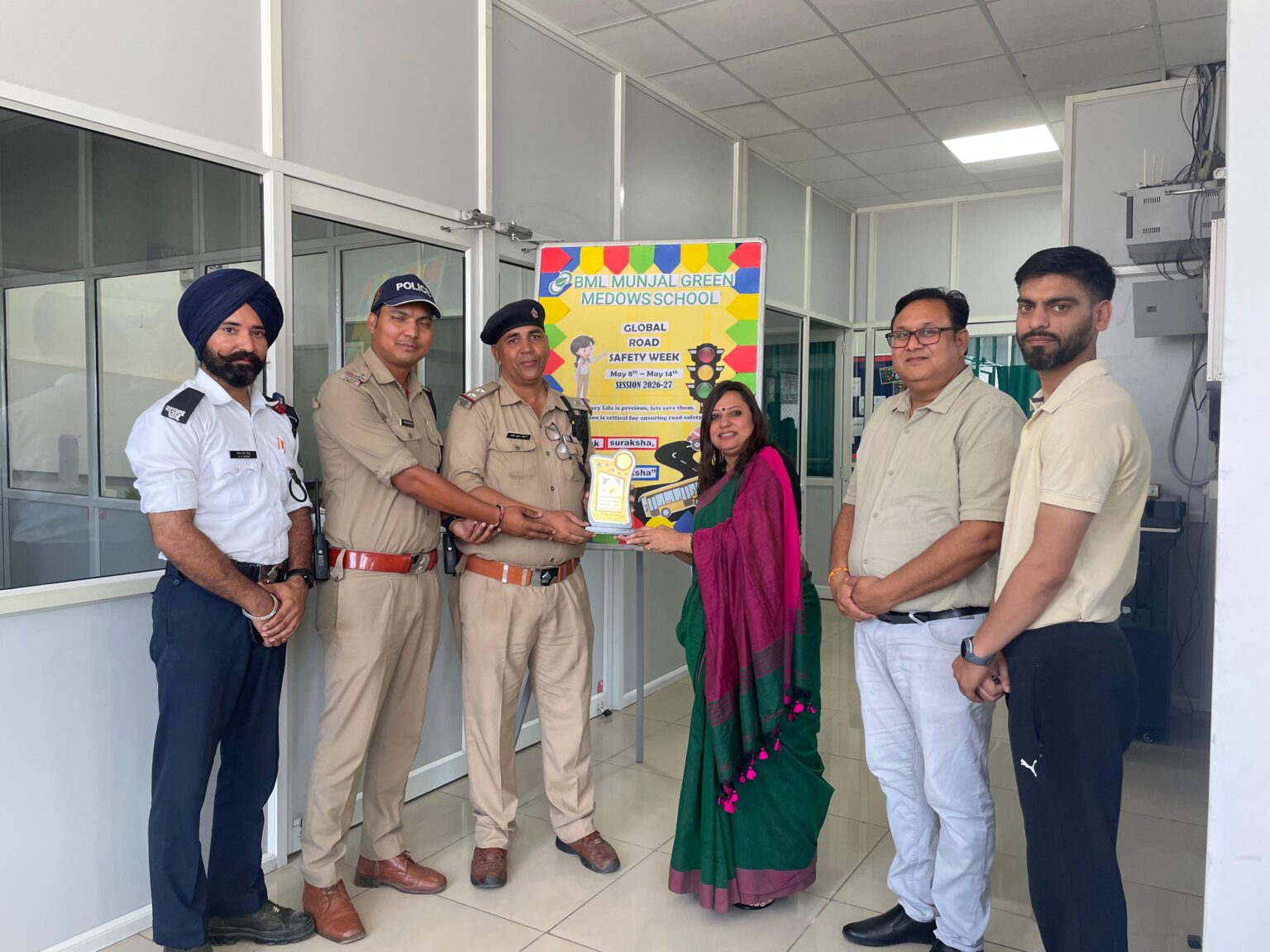 यातायात पुलिस हरिद्वार की सड़क सुरक्षा जागरूकता मुहिम।