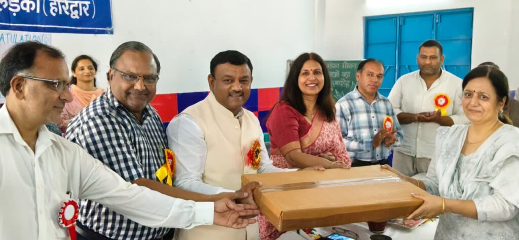 राजकीय कन्या इंटर कॉलेज की मेधावी छात्राओं का हुआ सम्मान,पूर्व मेयर गौरव गोयल ने छात्राओं की प्रतिभा,मेहनत व संकल्प को सराहा