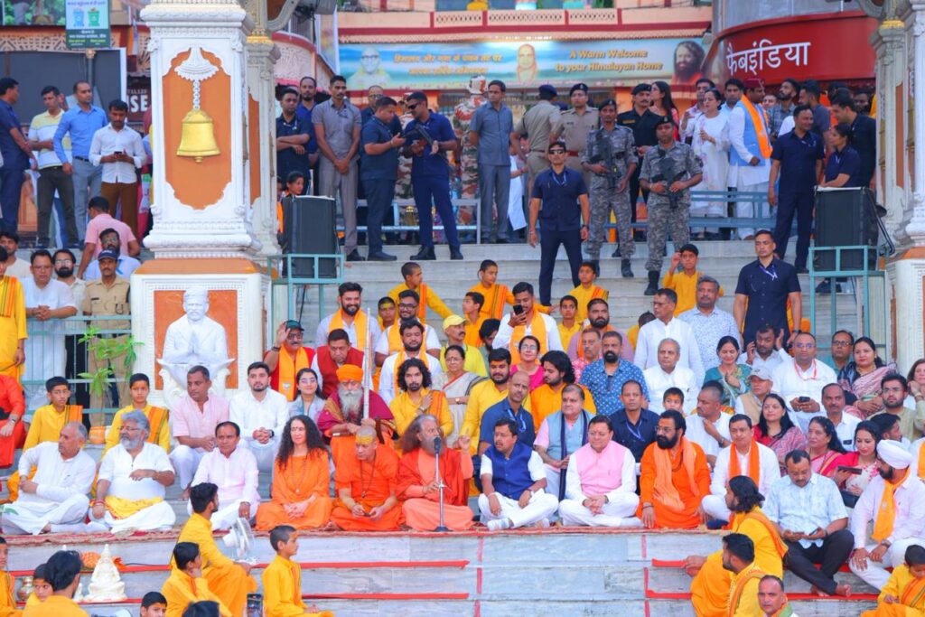 गंगा तट पर गूंजे आध्यात्म और संस्कृति के स्वर, मुख्यमंत्री धामी व भाजपा राष्ट्रीय अध्यक्ष नितिन नबीन ने की भव्य गंगा आरती