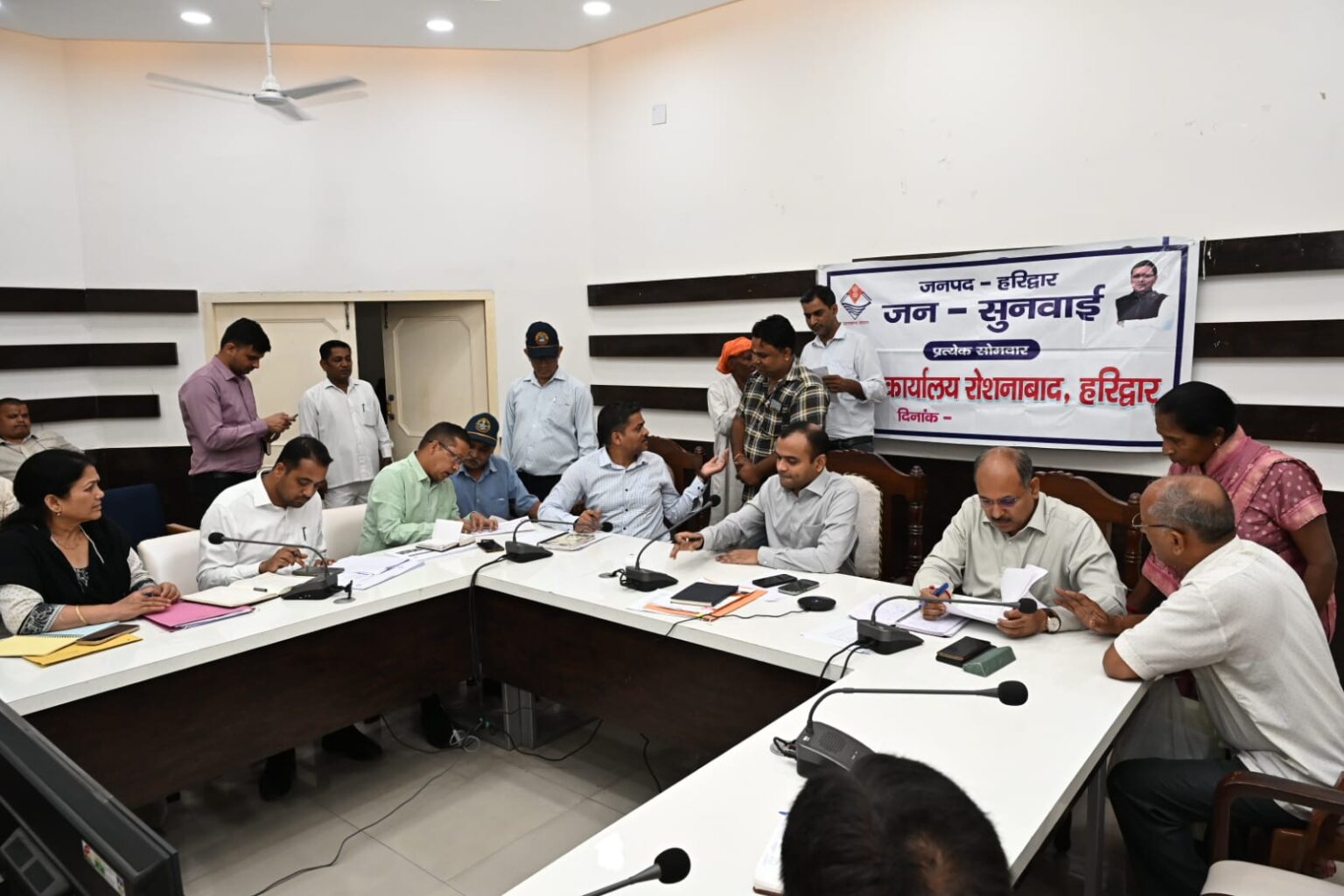 जनसुनवाई कार्यक्रम में विभिन्न विभागों से संबंधित 65 समस्याएं/ शिकायतें दर्ज की गई जिसमें मौके पर 32 समस्याओं का किया गया निस्तारण तथा शेष शिकायतों को संबंधित अधिकारियों को त्वरित निराकरण हेतु किया गया प्रेषित