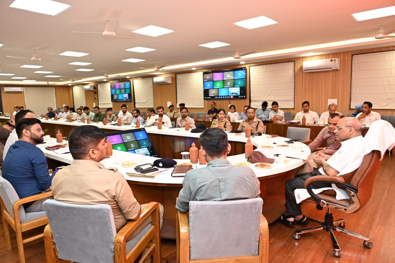 कुंभ मेला-2027 की तैयारियों में समयबद्धता और जवाबदेही सुनिश्चित करें सभी विभाग : आयुक्त गढवाल मंडल