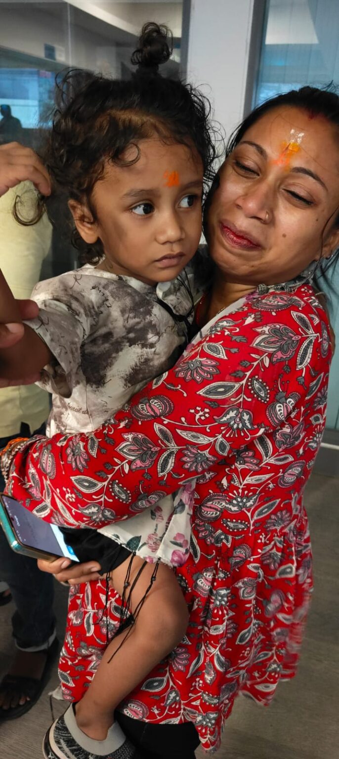 हरिद्वार विष्णु घाट पर बिछड़े तीन वर्षीय मासूम को हरिद्वार पुलिस ने सकुशल मिलाया परिवार से परिजनों ने राहत की सांस लेते हुए खाकी का आभार जताया।