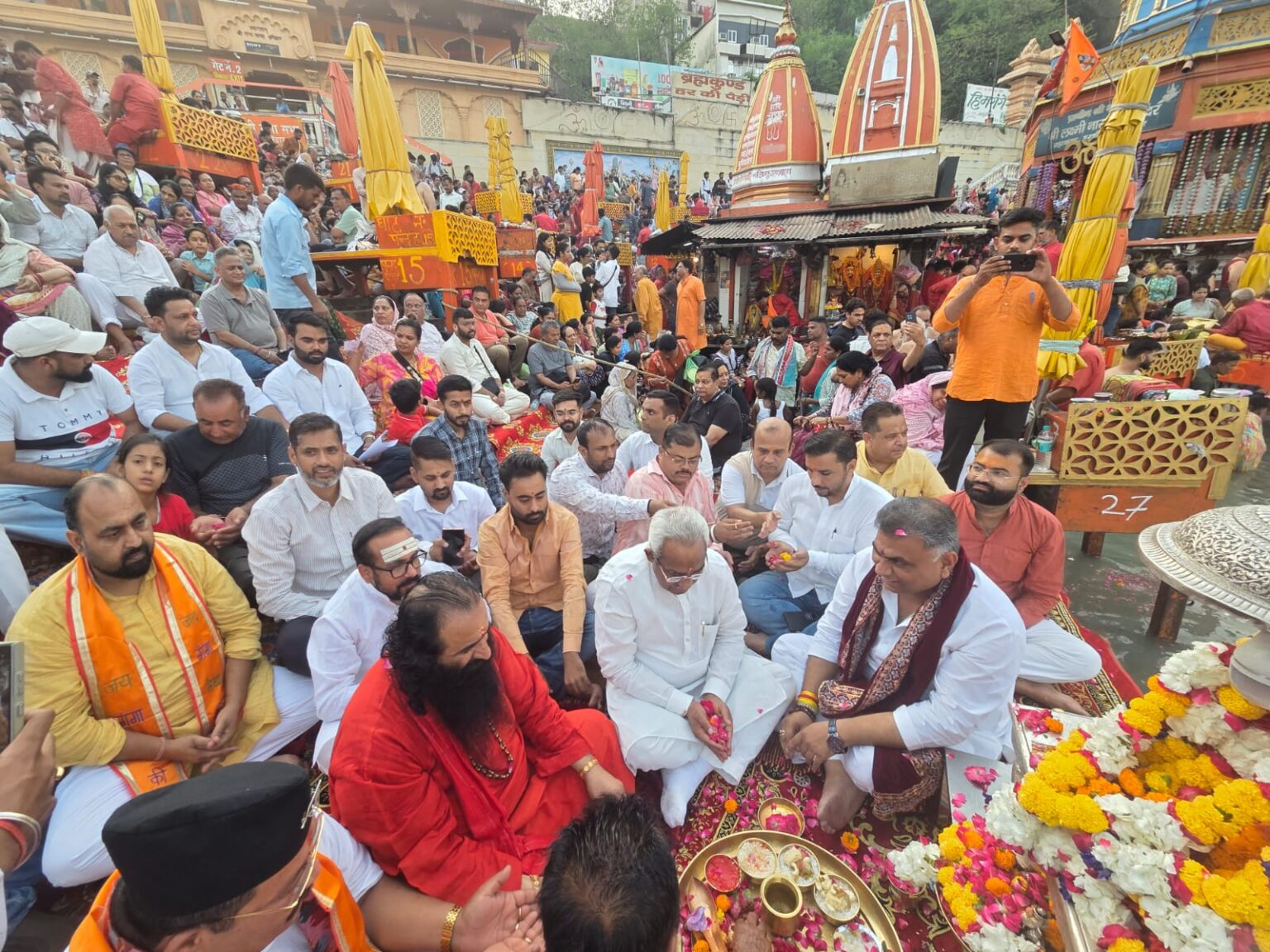 प्रधानमंत्री नरेंद्र मोदी के ऐतिहासिक कार्यकाल पर भाजपा कार्यकर्ताओं ने किया गंगा पूजन।