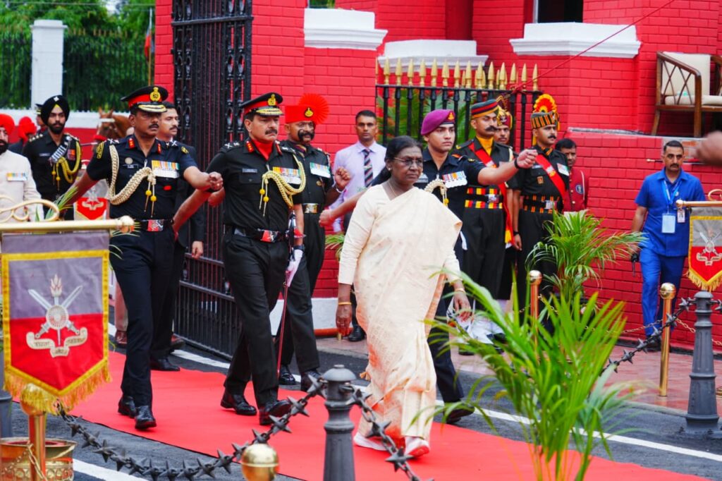 राष्ट्रपति द्रौपदी मुर्मू की गरिमामई उपस्थिति में आईएमए की पासिंग आउट परेड सम्पन्न,481 भारतीय एवं 16 मित्र देशों के 34 विदेशी कैडेट बने सैन्य अधिकारी, 9 महिला कैडेटों ने रचा इतिहास।