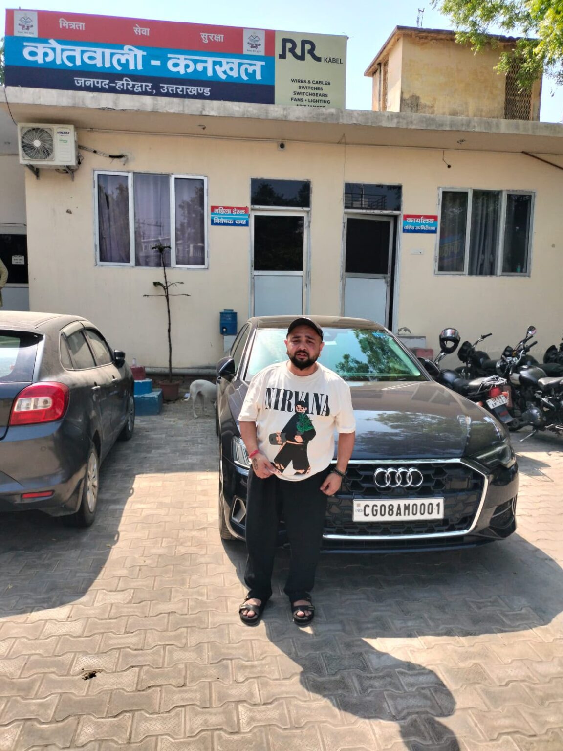 ऑपरेशन प्रहार: पुलिस से बदसलूकी करने वालों पर कड़ी कार्रवाई,मुक़दमा दर्ज और विधिक कार्यवाही होते ही बने भीगी बिल्ली,सोमवती अमावस्या स्नान पर्व के दौरान यातायात व्यवस्था में बाधा डालने एवं पुलिस कर्मियों से अभद्रता करने वाले ऑडी कार सवार 03 व्यक्तियों के विरुद्ध मुकदमा दर्ज़।