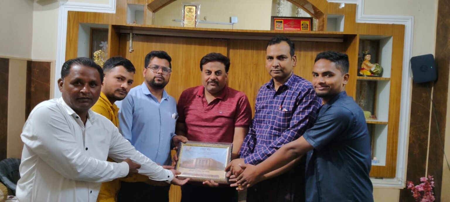 प्रेस क्लब हरिद्वार ग्रामीण की टीम ने जिला पंचायत सदस्य जयंत चौहान को किया सम्मानित।