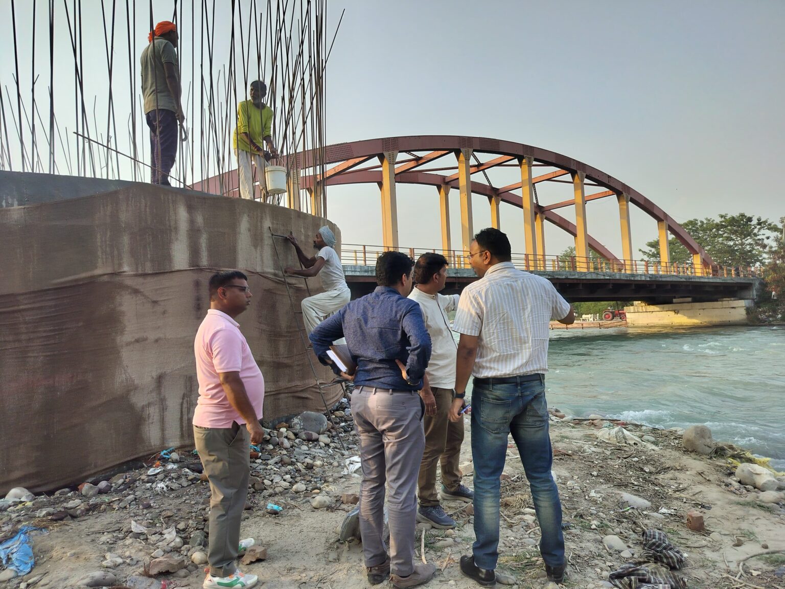 कुंभ मेला-2027 की तैयारियों में तेजी, अपर मेलाधिकारी ने निर्माण कार्यों का किया निरीक्षण।