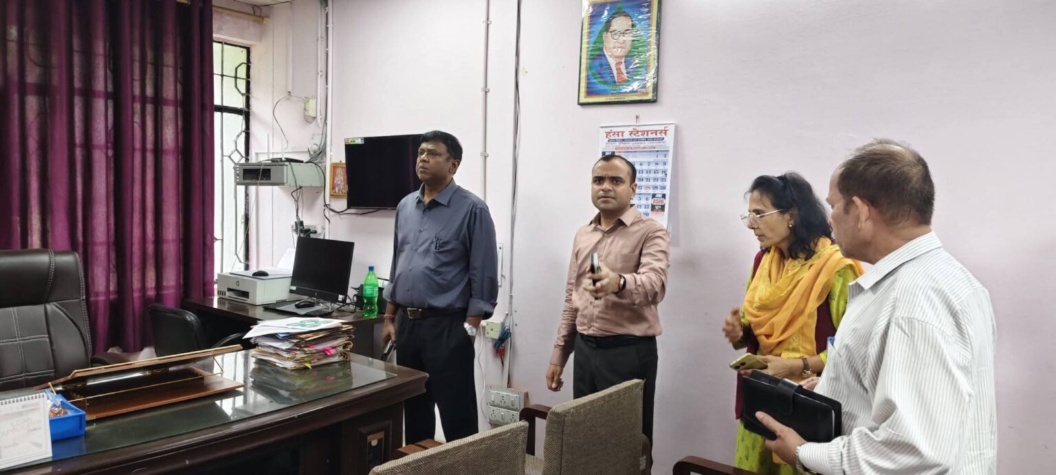 प्रभारी सचिव वीके संत ने विकास भवन का किया निरीक्षण, जनसमस्याओं के त्वरित समाधान के दिए निर्देश