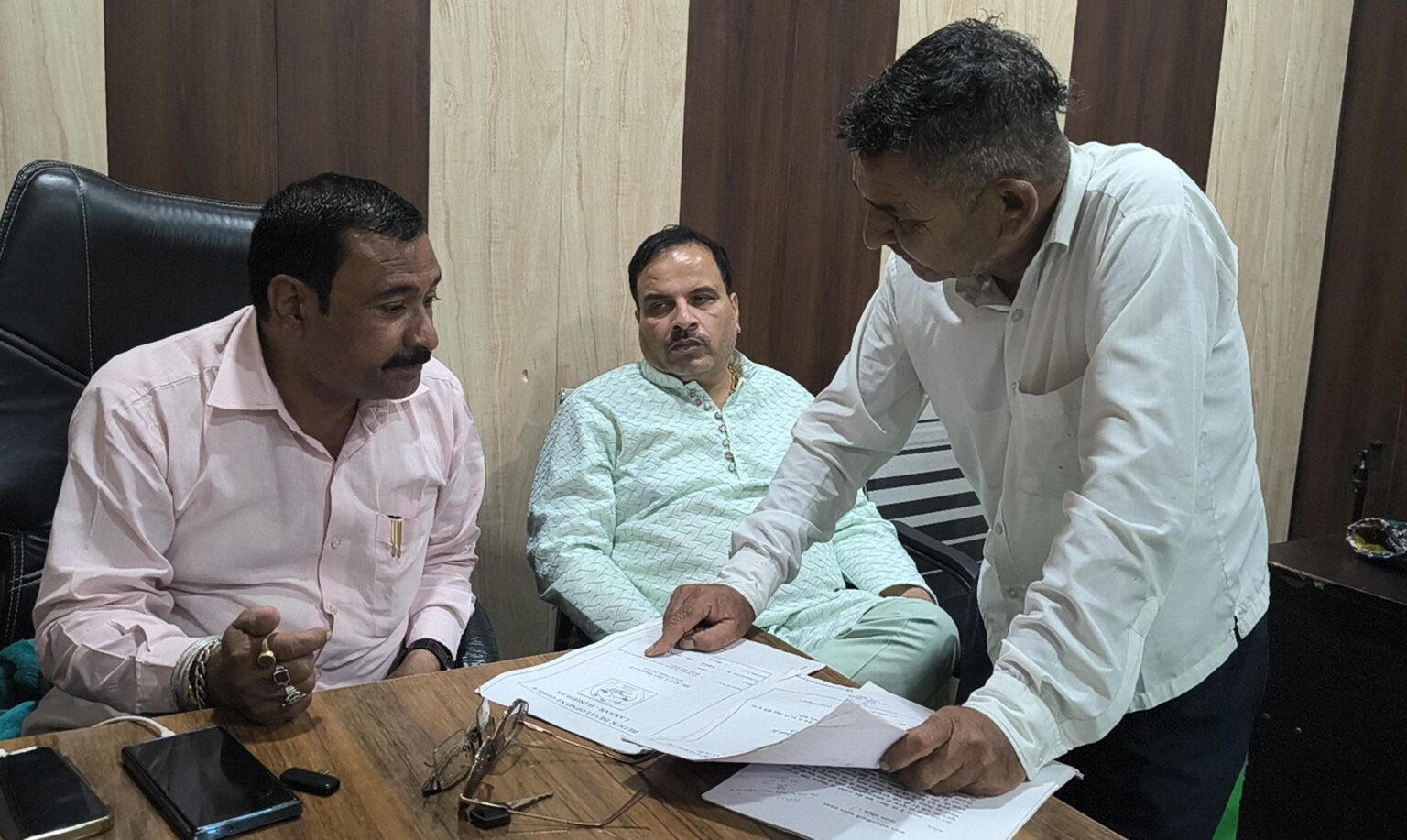 दरगाहपुर सड़क निर्माण विवाद:भाजपा नेता और प्रवीण सैनी ने निष्पक्ष जांच की मांग उठाई।