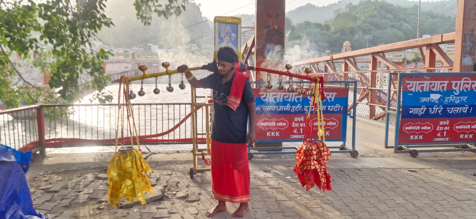 भोले की नगरी हरिद्वार में कांवड़ यात्रियों का सैलाब, हरकी पैड़ी से गंगाजल लेकर रवाना हो रहे श्रद्धालु