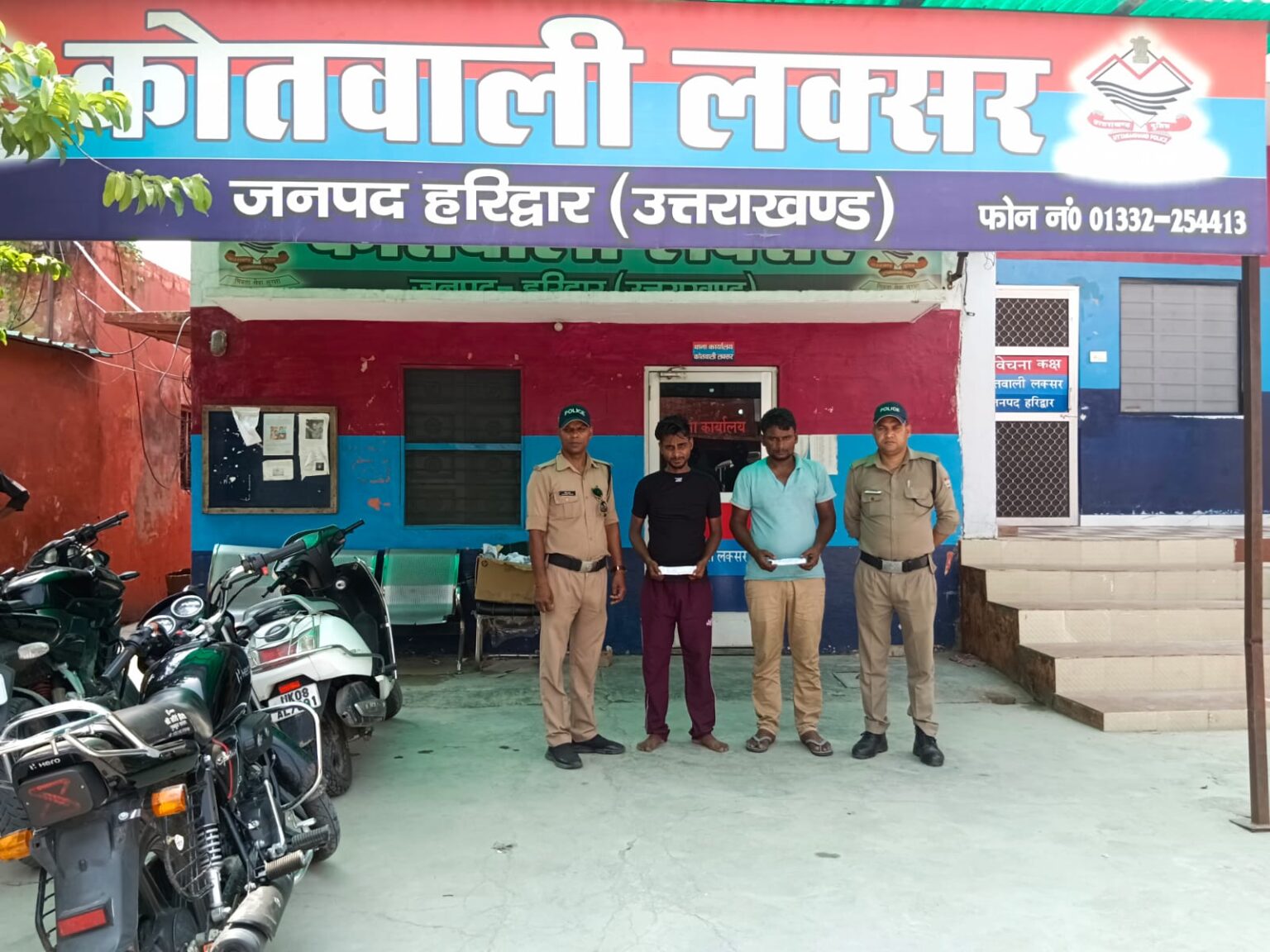 लक्सर पुलिस ने दो युवकों को अवैध चाकू के साथ दबोचा, आर्म्स एक्ट में मुकदमा दर्ज