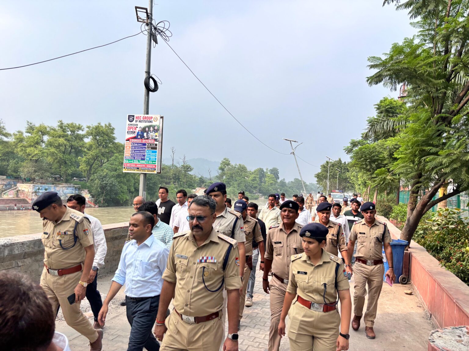 कांवड़ मेला-2026 की तैयारियों का जिलाधिकारी एवं वरिष्ठ पुलिस अधीक्षक ने किया कांवड़ पटरी मार्ग का स्थलीय निरीक्षण,शंकराचार्य चौक से रुड़की तक कांवड़ पटरी मार्ग की व्यवस्थाओं एवं निर्माण कार्यों का लिया जायजा, 25 जुलाई तक सभी कार्य पूर्ण करने के दिए निर्देश।