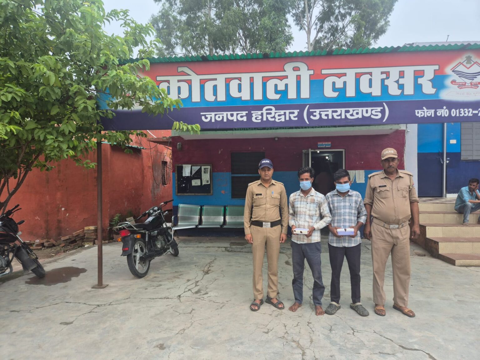 लक्सर पुलिस की सतर्कता से बड़ी वारदात टली, अवैध चाकू के साथ 02 संदिग्ध दबोचे,अलग-अलग स्थानों पर संदिग्ध अवस्था में घूम रहे दोनों संदिग्धों से एक-एक नाजायज चाकू बरामद। IMG 20260719 WA0002