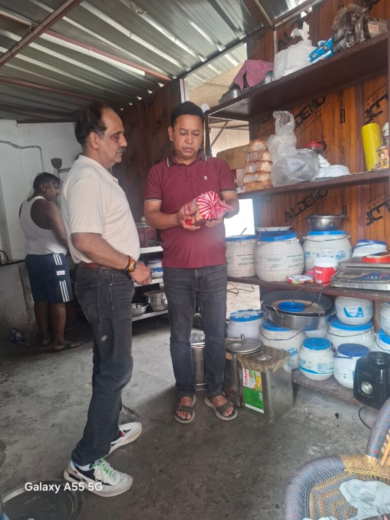 जिलाधिकारी मयूर दीक्षित के निर्देशन में खाद्य विभाग द्वारा चलाया गया सघन चेकिंग अभियान,विभिन्न टीमों द्वारा चेकिंग अभियान के दौरान 42 ढबो एवं प्रतिष्ठानों का किया गया निरीक्षण।
