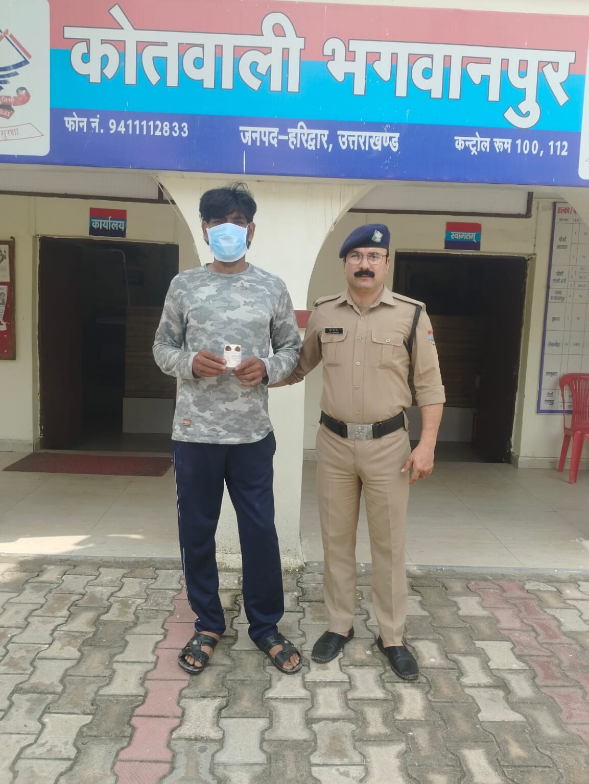 नशा तस्करों के विरुद्ध हरिद्वार पुलिस की लगातार कार्यवाही जारी, पुलिस टीम ने 07.02 ग्राम अवैध स्मैक के साथ 01 नशा तस्कर को धर दबोचा।
