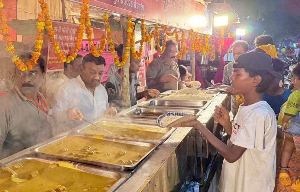 श्रीगणेश धाम मंदिर सेवादल द्वारा कांवड़ सेवा शिविर शुरू,पूर्व मेयर गौरव गोयल ने पूजा-अर्चना कर शिविर का किया शुभारंभ।