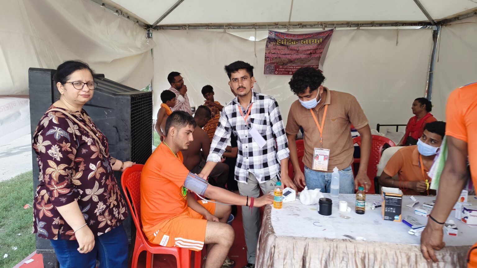आज कांवड़ यात्रा के पांचवे दिन 13876 शिवभक्तों का किया गया निशुल्क उपचार,अब तक कुल 47952 शिवभक्तों का निशुल्क उपचार किया जा चुका है, शिवभक्तों के चिकित्सा उपचार हेतु 4 मेडिकल मोबाइल यूनिट भी शामिल की गई है,जिनके माध्यम से चिकित्सा सुविधा उपलब्ध कराई जा रही है।
