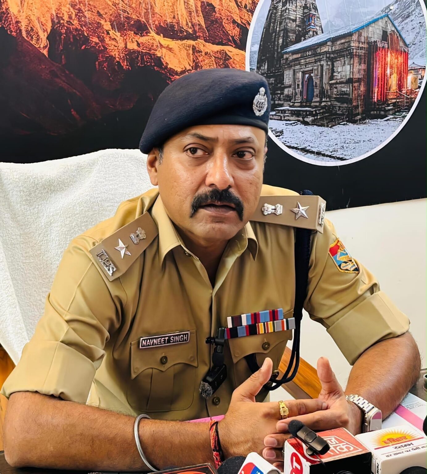 ऑपरेशन प्रहार के अन्तर्गत हरिद्वार पुलिस की कार्रवाई,हरिद्वार पुलिस द्वारा 02 आरोपितों को अवैध अस्लाह के साथ धर दबोचा, किसी घटना की फिराक मे थे आरोपित, सोशल मीडिया पर सरेआम लोगो को दे रहे थे धमकी हरिद्वार पुलिस ने किया इलाज, आरोपितों के विरूद्ध अग्रिम वैधानिक कार्रवाई जारी।