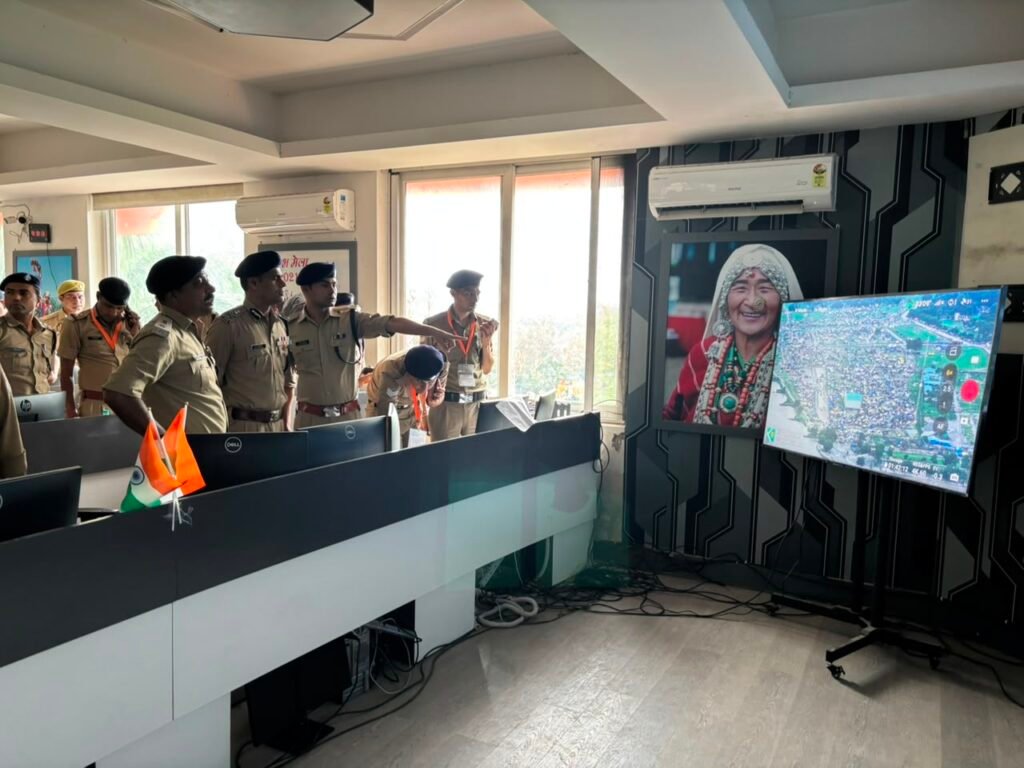 कांवड़ यात्रा 2026- कांवड़ यात्रा की व्यवस्थाओं का जायजा लेने हरिद्वार पहुंचे ADG L/O, सुरक्षा एवं यातायात व्यवस्थाओं को परखा, कंट्रोल रुम का भी किया निरीक्षण, डाक कांवड़ के अनुरूप ट्रैफिक एवं डायवर्जन प्लान एक्टिवेट करने के दिए निर्देश।