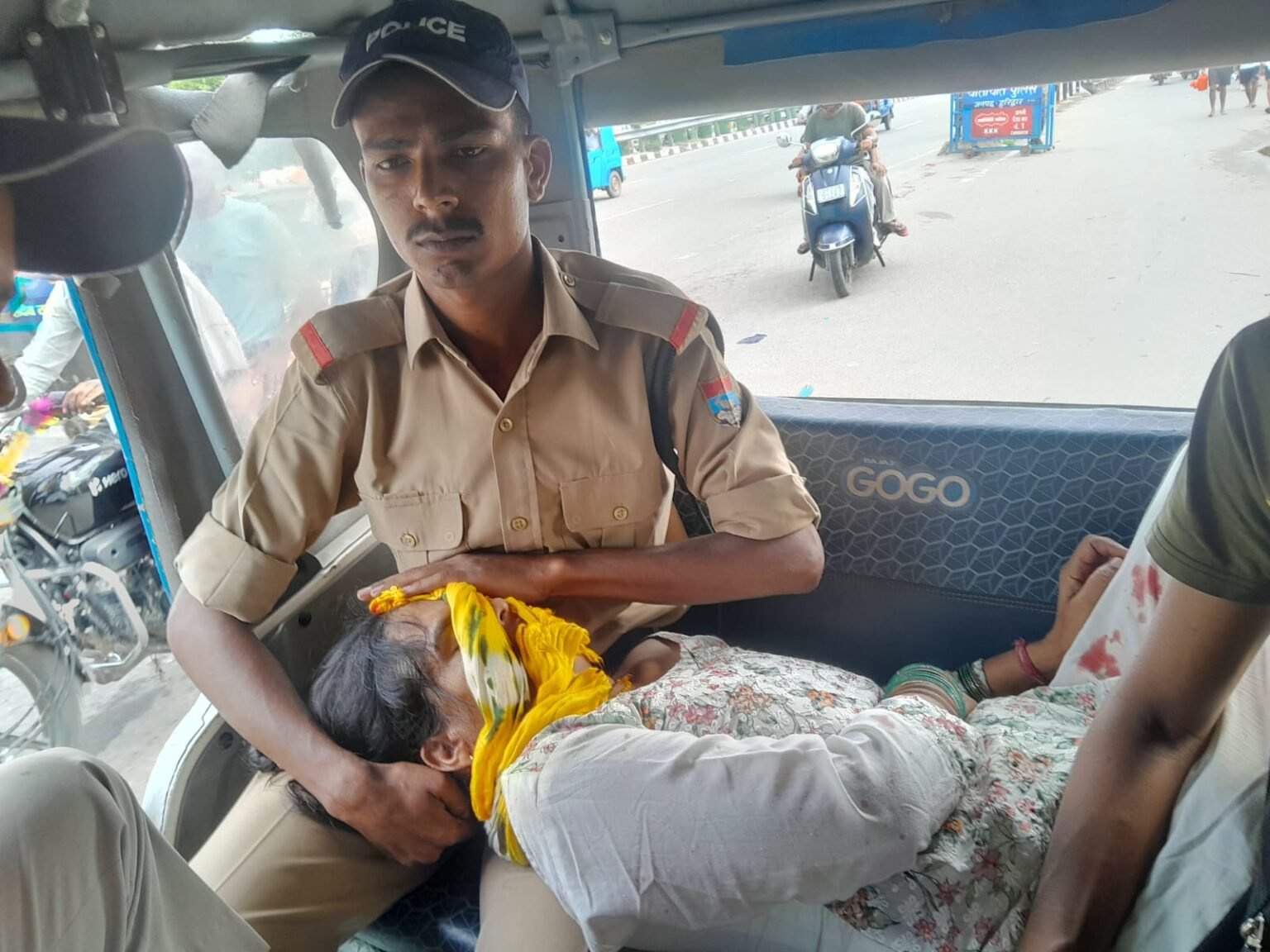 पुलिस की तत्परता से घायल महिला को मिला तत्काल उपचार।
