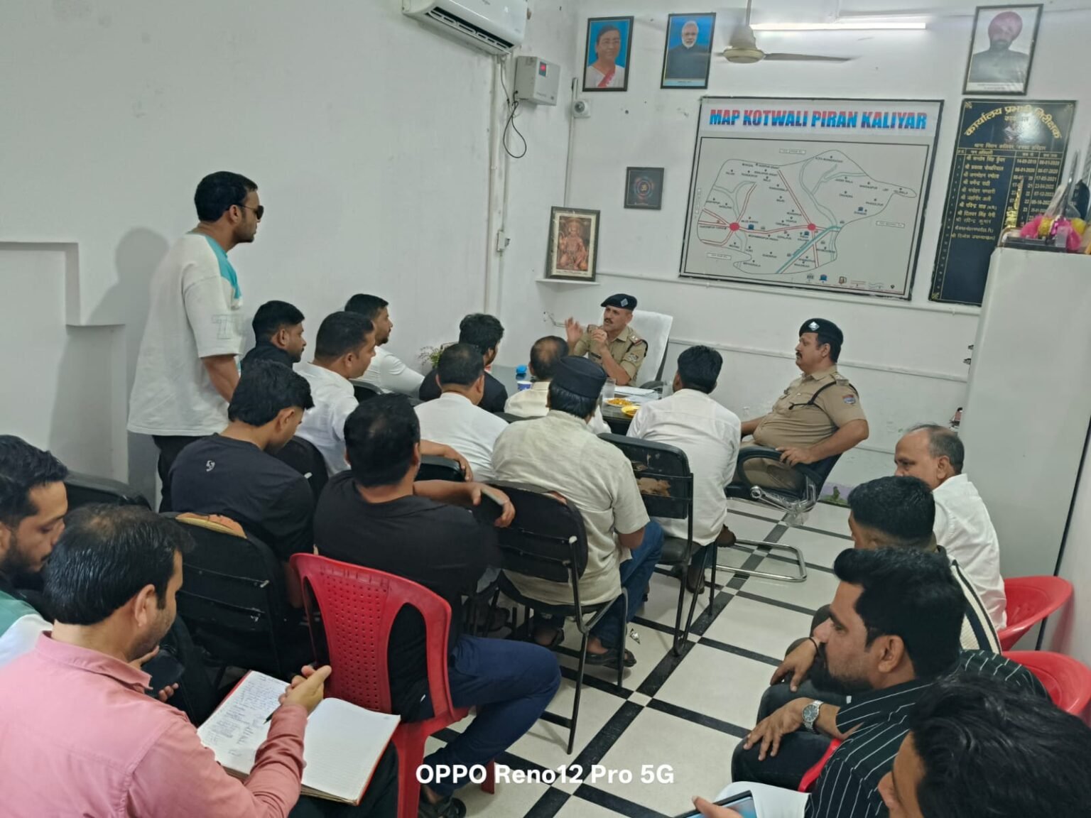 आगामी उर्स मेला को लेकर कोतवाली कलियर में गोष्ठी आयोजित, गोष्ठी में नगर पंचायत क्षेत्र के सम्भ्रान्त नागरिकों, पार्षदों एवं गणमान्य लोग हुए सम्मलित, पुलिस-जन सहयोग से उर्स मेला सकुशल सम्पन्न कराने की अपील।