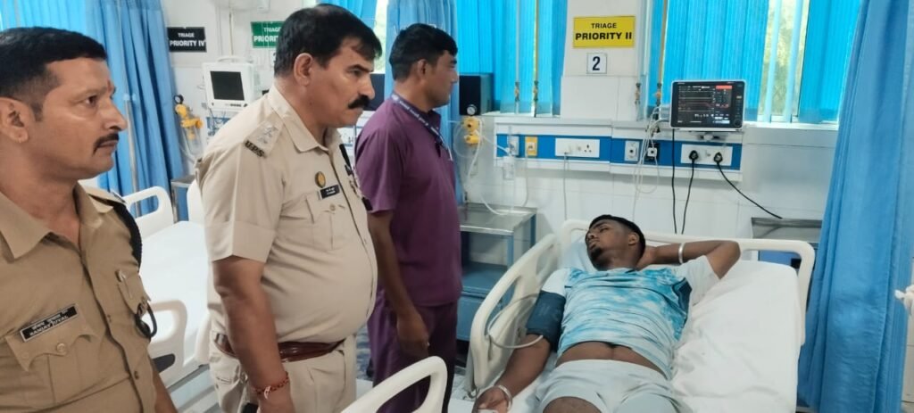 पुलिस बनी देवदूत्त, बेहोश शिवभक्त को पहुंचाया अस्पताल, समय पर मिला उपचार, स्थिति सामान्य।