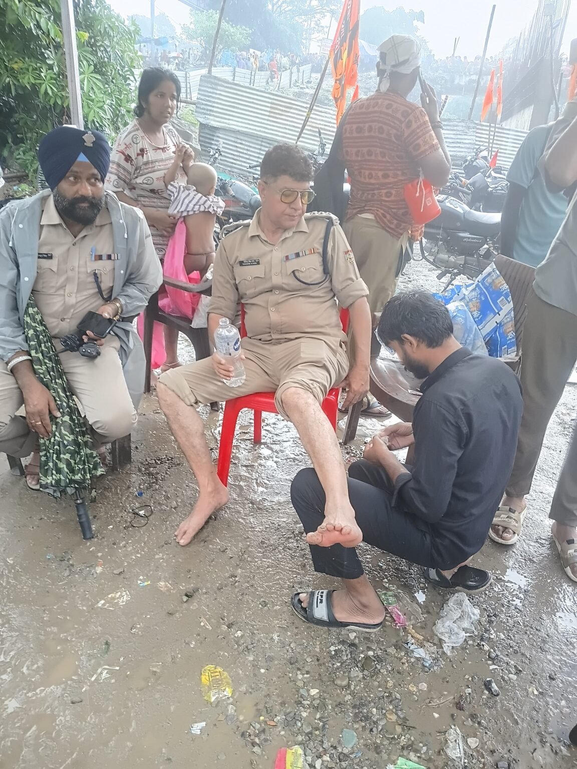 आज कांवड़ यात्रा के 12वें दिन 26268 शिवभक्तों का किया गया निशुल्क उपचार, अब तक कुल 2लाख 19 हजार 6 सौ 42 शिवभक्तों का निशुल्क उपचार किया जा चुका है।