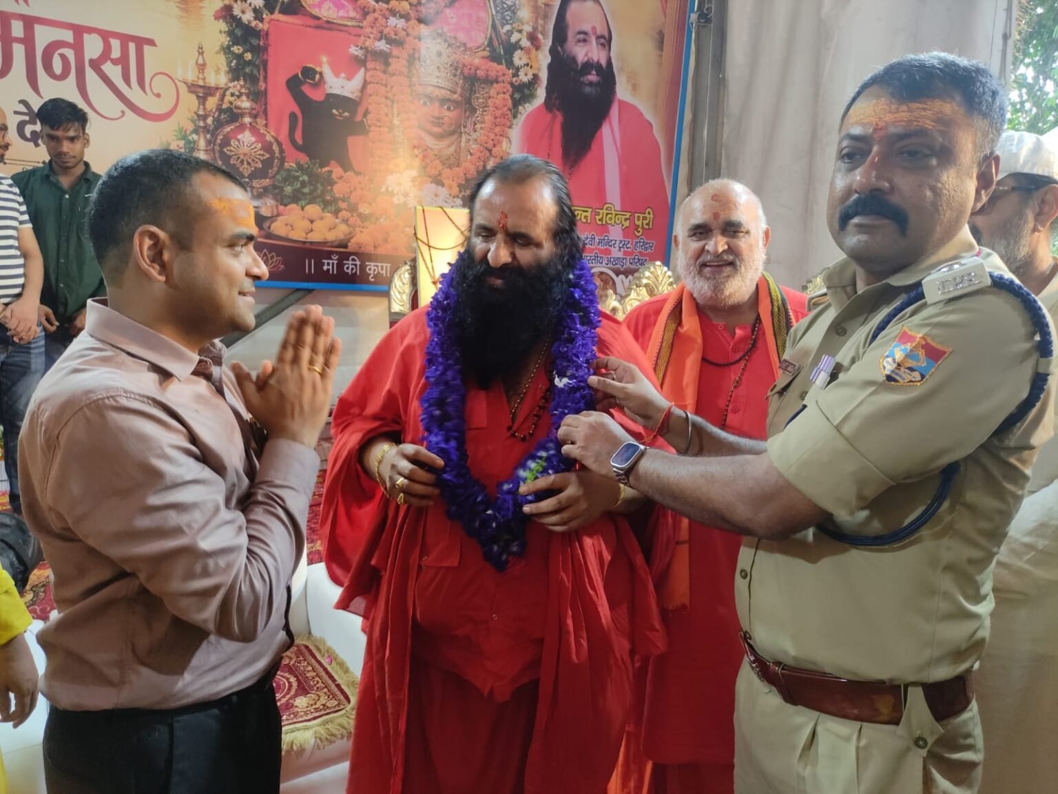 कांवड़ यात्रा को सकुशल सम्पन्न कराने में जोनल मजिस्ट्रेट, सेक्टर मजिस्ट्रेट, जिला स्तरीय अधिकारियों एवं पुलिस बल, मीडिया बंधु, पर्यावरण मित्रों, स्वयंसेवी संगठनों, धार्मिक संस्थाओं, साधु-संतों एवं व्यापारियों के सहयोग की जिलाधिकारी ने की सराहना, 4 करोड़ 50 लाख से अधिक कांवड़ियों ने पवित्र गंगाजल लेकर सकुशल अपने गंतव्य की ओर हुए रवाना।