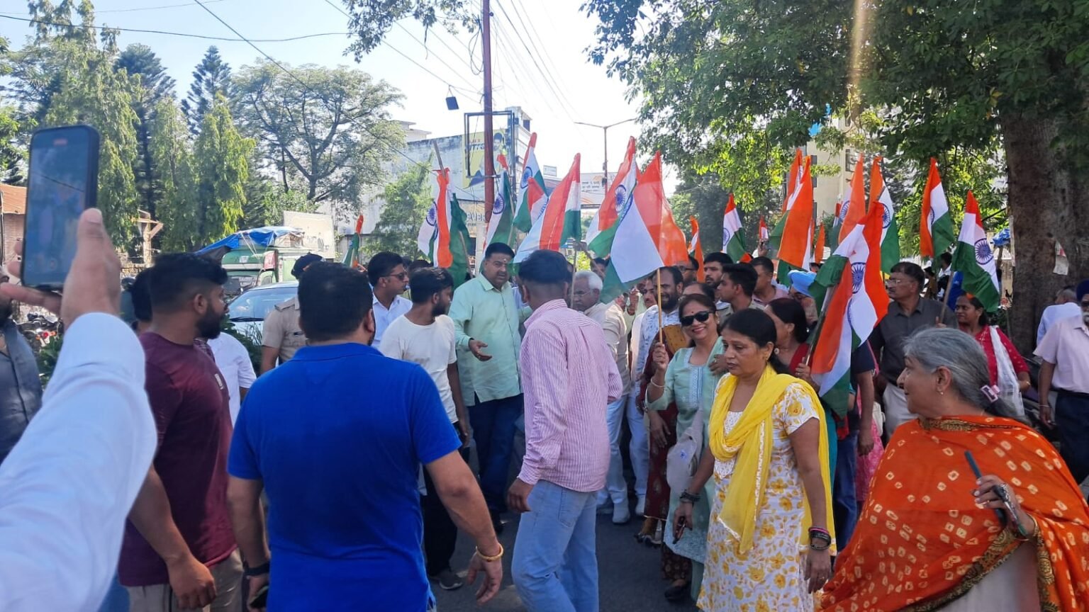 राष्ट्रभक्ति के उत्साह से गूंजा हरिद्वार, कैबिनेट मंत्री मदन कौशिक के नेतृत्व में निकली भव्य तिरंगा यात्रा।