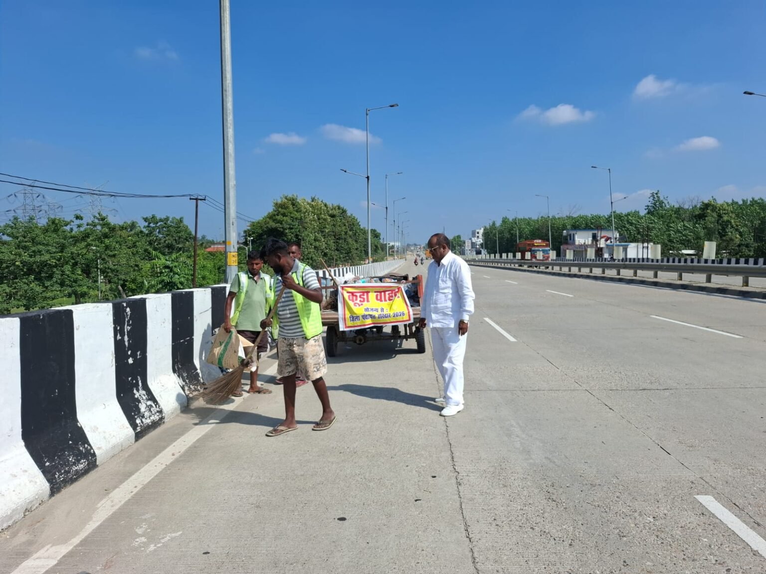 कांवड़ यात्रा सकुशल सम्पन्न होने के बाद जनपद में चलाया जा रहा वृहद सफाई अभियान,आस्था के साथ स्वच्छता का संकल्प-कांवड़ मेला समापन के बाद गंगा घाटों एवं निकाय क्षेत्रों में चलाया जा रहा स्वच्छता अभियान।