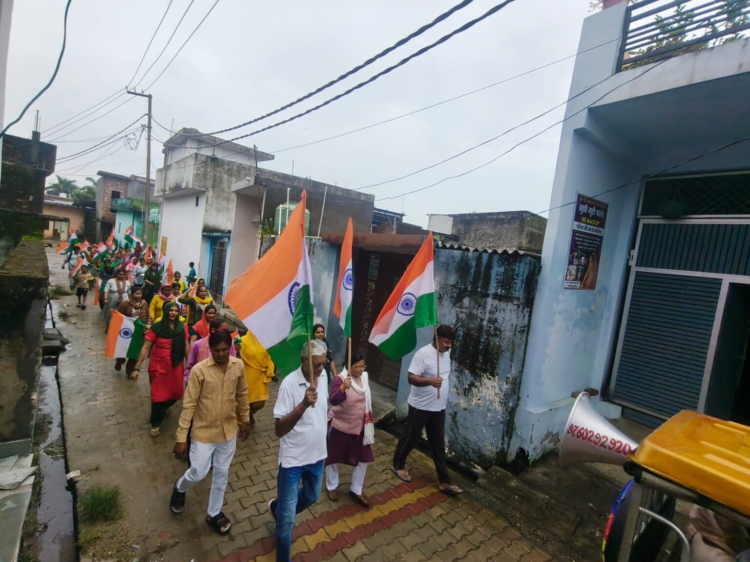 हर घर तिरंगा कार्यक्रम के अंतर्गत विकास खंड रुड़की में निकाली गई तिरंगा रैली।