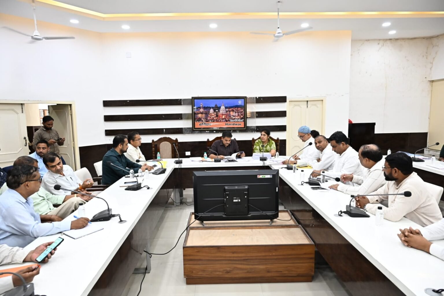 विशेष गहन पुनरीक्षण (SIR-2026) को लेकर राजनीतिक दलों के साथ बैठक आयोजित, जिलाधिकारी मयूर दीक्षित के निर्देशन में अपर जिलाधिकारी जितेंद्र कुमार की अध्यक्षता में बैठक संपन्न।