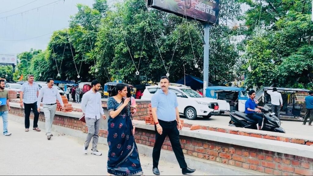 कुंभ मेला 2027 : हरिद्वार के सौंदर्यीकरण कार्यों में तेजी लाने के निर्देश, मेलाधिकारी ने शंकराचार्य चौक, देवपुरा, ऋषिकुल, जटवाड़ा पुल और भूपतवाला क्षेत्र का किया निरीक्षण।