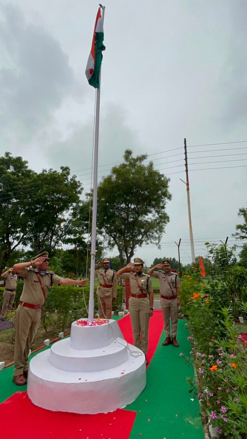 हर्षोल्लास और धूमधाम के साथ मनाया हरिद्वार पुलिस द्वारा भारत गणराज्य का 80वां स्वतंत्रता दिवस, पुलिस अधीक्षक अपराध ने पुलिस लाइन में ध्वजारोहण कर दिलायी शपथ, स्वतंत्रता दिवस की दी शुभकामनाएं।