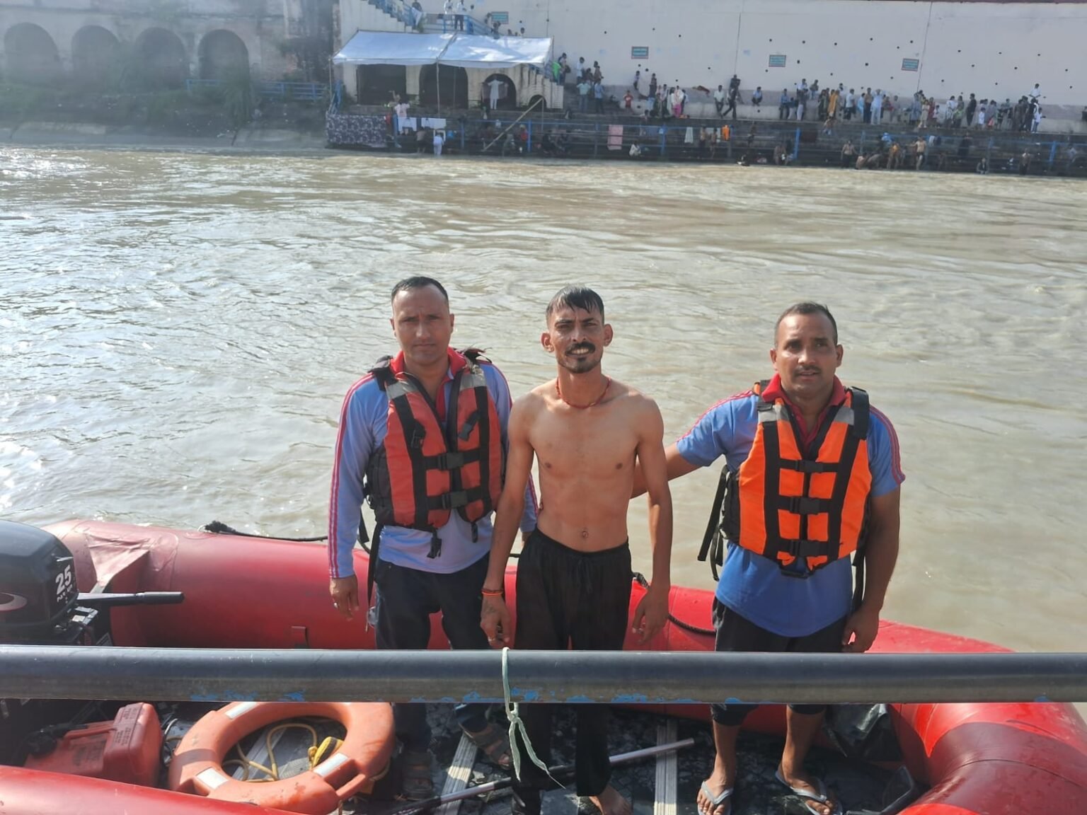उर्स मेले को सकुशल संपन्न कराने में जुटी हरिद्वार पुलिस, दिन का दूसरा सफल रेस्क्यू, डूब रहा लुधियाना निवासी युवक बचाया, पुलिस की कार्यवाही देख परीजनों व आम जनता ने की प्रशंसा।