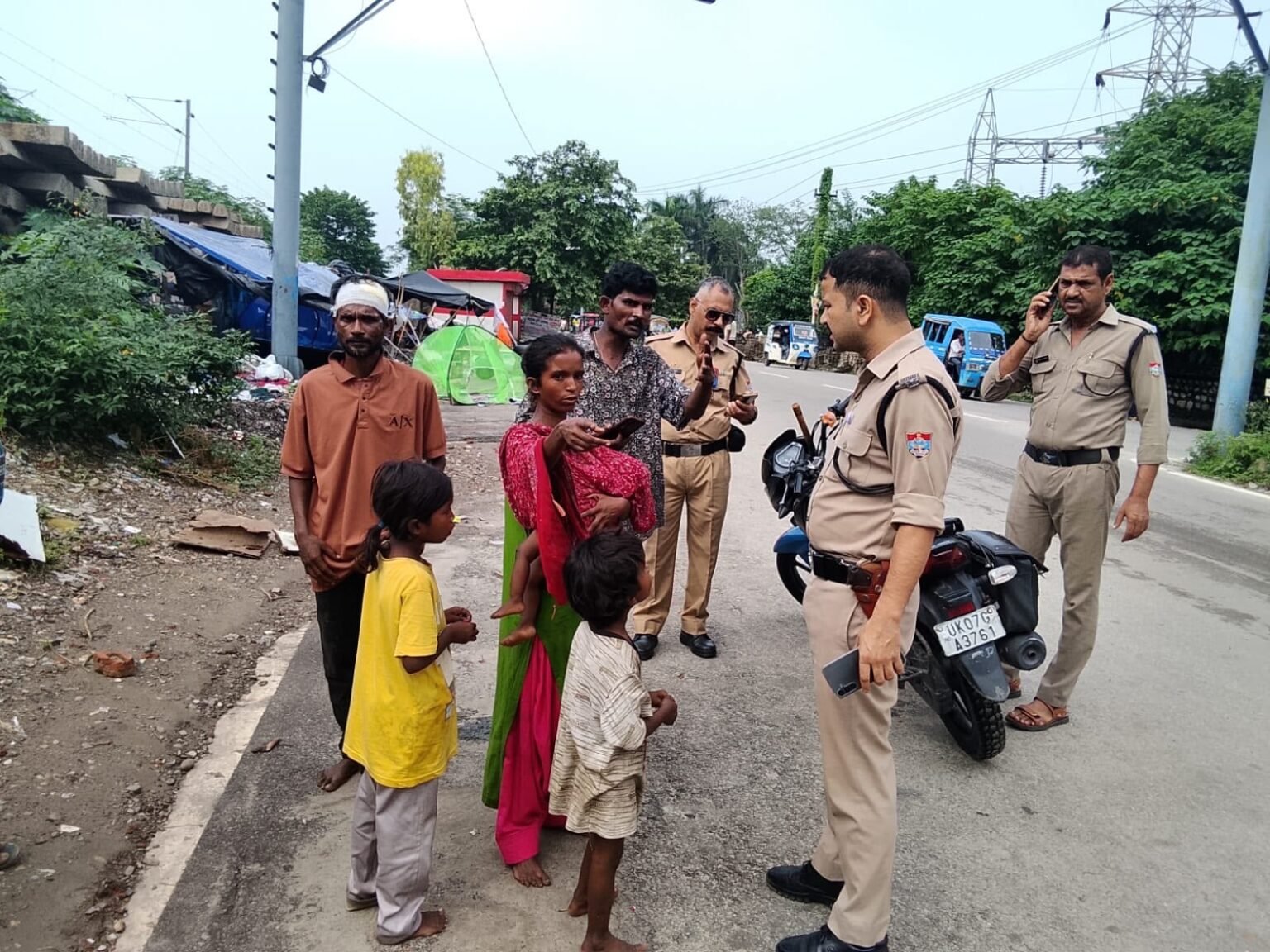 ज्वालापुर पुलिस की तत्परता से सकुशल बरामद हुआ लापता बच्चा।